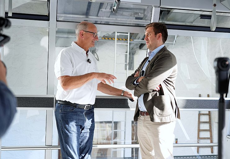 LH Mattle und Staatssekretär Pröll in der Bahn von der Hungerburg zur Seegrube.