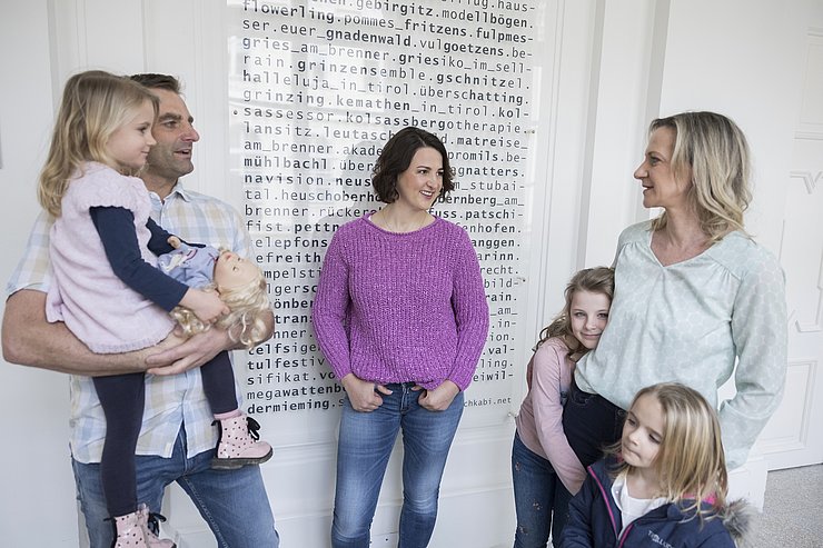 Familienlandesrätin Astrid Mair: „Ich freue mich, Familien aus dem ganzen Land zum Tiroler Familienfest am Sonntag, den 23. Juni 2024, in den Erlebnispark Hög in Serfaus einzuladen."  