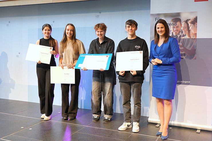 © Land Tirol/Dominik Fünf Personen