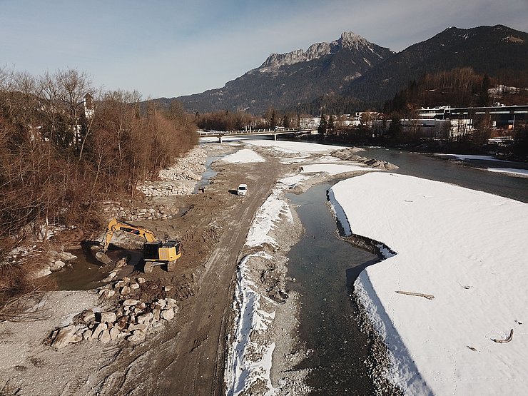 © Land Tirol/Reiter Die alten Buhnen oberhalb der Lechaschauer Brücke werden saniert (Foto vom 27.01.2020 – Bauabschnitt 2)