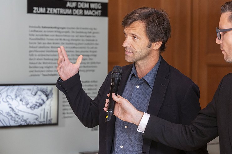 © Land Tirol/Die Fotografen Kurator Christian Mathies betonte, dass die ausgewählten und filmisch aufbereiteten "Biografien den Nationalsozialismus als System greifbar machen, das keine Unbeteiligten kennt.“