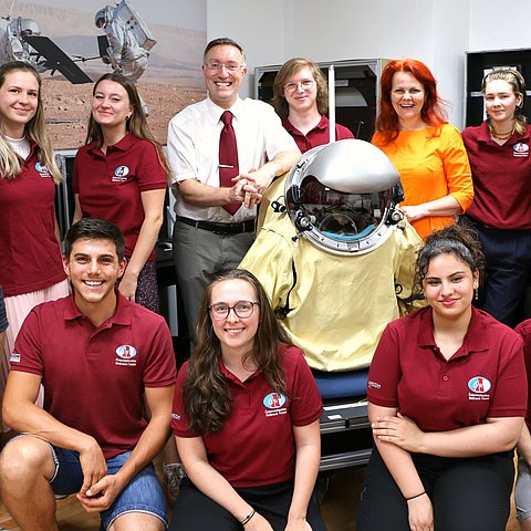 Gruppenfoto mit LRin Hagele im ÖWF in Innsbruck