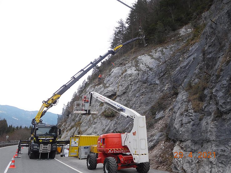 © Land Tirol/Hanny Bohrarbeiten für Felsankerungen