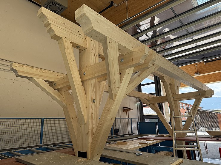 © Land Tirol/TFBS Holztechnik Absam Überdachung aus Holz