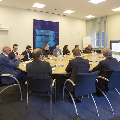 Sitzung des Anti-Teuerungsrats unter dem Vorsitz von LH Anton Mattle. 